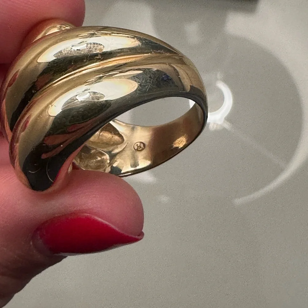 SOLD! 17.6 Grams Solid 14k Gold Swirl Cocktail Ring - Picture 15 of 16